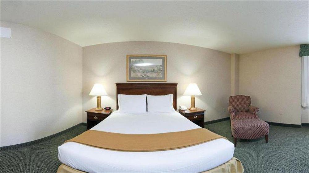 Express And Pittsburgh By Ihg